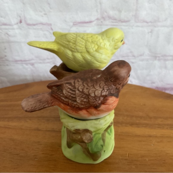 Vintage Two Birds in a Nest Ceramic Salt and Pepper Shakers - Picture 4 of 8